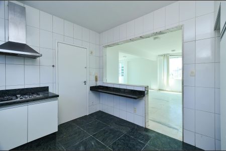 Apartamento para alugar com 132m², 4 quartos e 2 vagas Apartamento para alugar com 132m², 4 quartos e 2 vagasCozinha