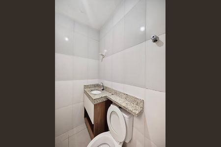 Banheiro de kitnet/studio para alugar com 1 quarto, 28m² em Vila Mazzei, São Paulo