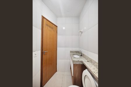 Banheiro de kitnet/studio para alugar com 1 quarto, 28m² em Vila Mazzei, São Paulo