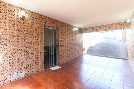 Garagem de casa para alugar com 3 quartos, 108m² em Itaim Paulista, São Paulo