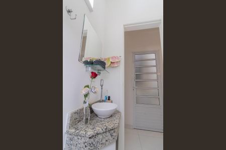 Lavabo de casa de condomínio à venda com 3 quartos, 154m² em Vila Granada, São Paulo