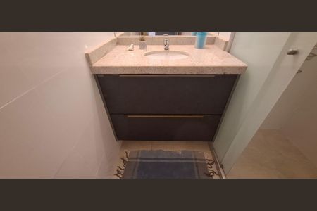 Apartamento para alugar com 145m², 3 quartos e 3 vagas Apartamento para alugar com 145m², 3 quartos e 3 vagasBanheiro da Suíte 2