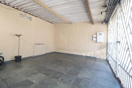 Garagem de casa à venda com 2 quartos, 130m² em Jardim Edilene, São Paulo