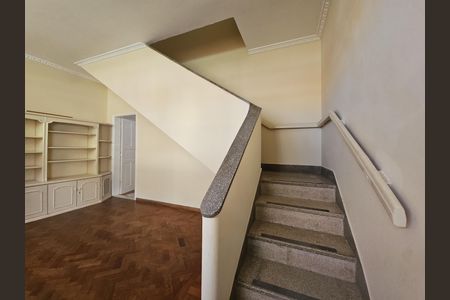 escada  de apartamento para alugar com 3 quartos, 138m² em Barbalho, Salvador