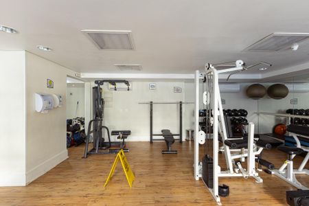 Apartamento à venda com 126m², 3 quartos e 3 vagas Apartamento à venda com 126m², 3 quartos e 3 vagasÁrea comum - Academia