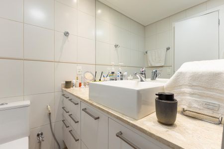 Apartamento à venda com 126m², 3 quartos e 3 vagas Apartamento à venda com 126m², 3 quartos e 3 vagasBanheiro da Suíte 1