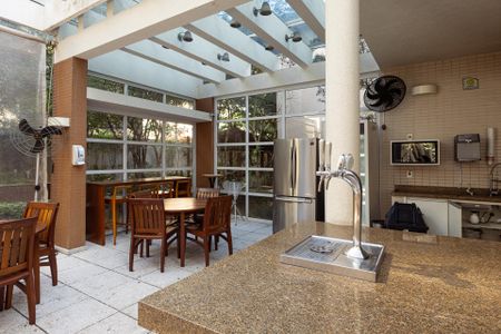 Apartamento à venda com 126m², 3 quartos e 3 vagas Apartamento à venda com 126m², 3 quartos e 3 vagasÁrea comum - Churrasqueira