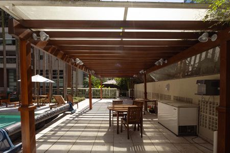 Apartamento à venda com 126m², 3 quartos e 3 vagas Apartamento à venda com 126m², 3 quartos e 3 vagasÁrea comum - Piscina