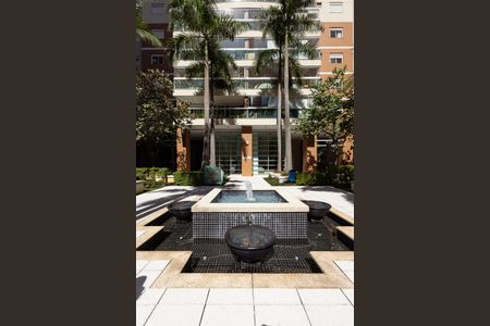 Apartamento à venda com 126m², 3 quartos e 3 vagas Apartamento à venda com 126m², 3 quartos e 3 vagasÁrea comum - Pátio