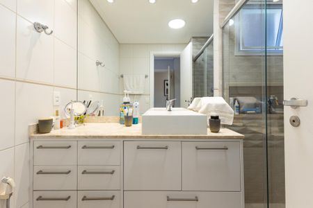 Apartamento à venda com 126m², 3 quartos e 3 vagas Apartamento à venda com 126m², 3 quartos e 3 vagasBanheiro da Suíte 1