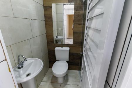 Banheiro de casa para alugar com 2 quartos, 45m² em Jardim Monte Alegre, Taboão da Serra