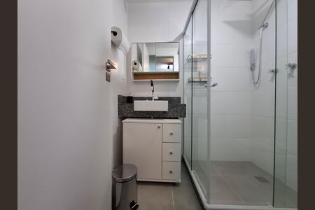 Banheiro  de kitnet/studio para alugar com 1 quarto, 80m² em Centro, Rio de Janeiro