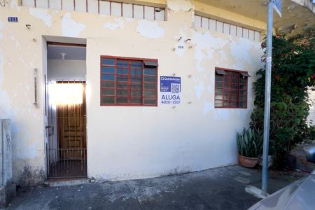 Fachada e placa SWRM-2948 de casa para alugar com 1 quarto, 55m² em Vila São José, São Paulo