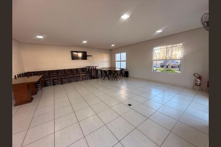 Apartamento para alugar com 50m², 2 quartos e 1 vaga Apartamento para alugar com 50m², 2 quartos e 1 vagaÁrea comum - Salão de festas
