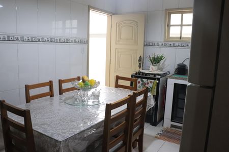 Casa para alugar com 123m², 3 quartos e 2 vagasCozinha