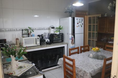 Casa para alugar com 123m², 3 quartos e 2 vagasCozinha