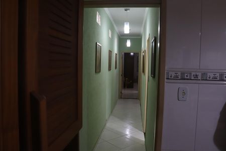 Casa para alugar com 123m², 3 quartos e 2 vagasCorredor interno