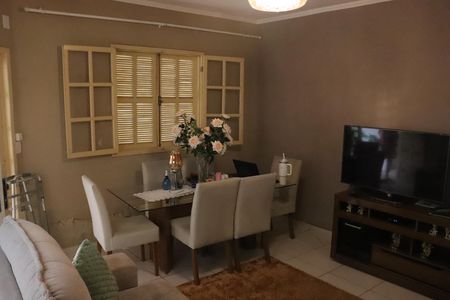 Casa para alugar com 123m², 3 quartos e 2 vagasSala