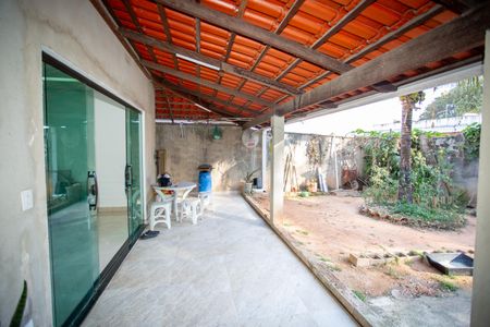 Varanda de casa à venda com 3 quartos, 360m² em Tropical, Contagem