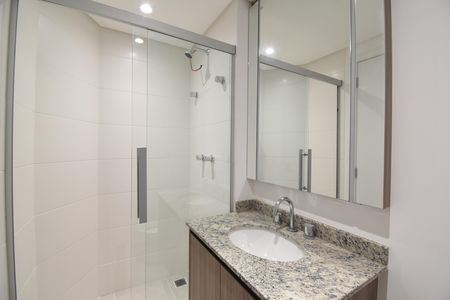 Banheiro 2 de apartamento à venda com 3 quartos, 71m² em Santo Inácio, Curitiba