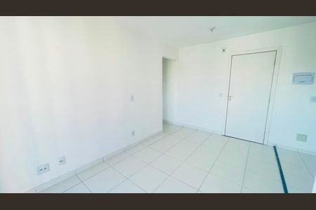 Sala de apartamento para alugar com 2 quartos, 47m² em Jardim Vitória, Embu das Artes