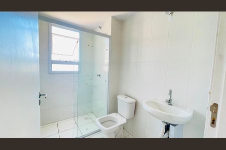 Banheiro de apartamento para alugar com 2 quartos, 47m² em Jardim Vitória, Embu das Artes