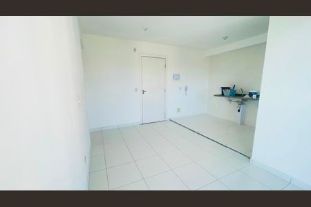Sala de apartamento para alugar com 2 quartos, 47m² em Jardim Vitória, Embu das Artes