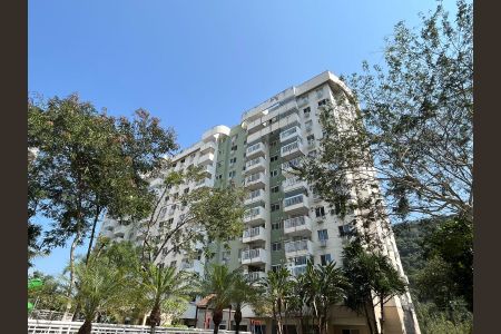 Fachada do bloco de apartamento para alugar com 3 quartos, 72m² em Barra Olímpica, Rio de Janeiro
