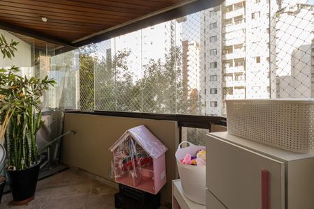 Sacada de kitnet/studio para alugar com 3 quartos, 160m² em Indianópolis, São Paulo