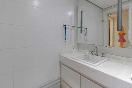 Banheiro da Suíte 1 de kitnet/studio para alugar com 3 quartos, 160m² em Indianópolis, São Paulo
