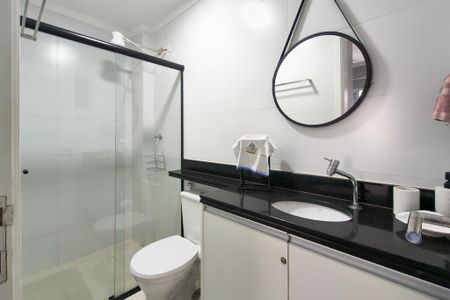 Banheiro da Suíte 1 de apartamento para alugar com 2 quartos, 82m² em Maracanã, Praia Grande