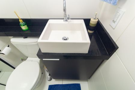 Banheiro  de apartamento à venda com 2 quartos, 33m² em Itaquera, São Paulo