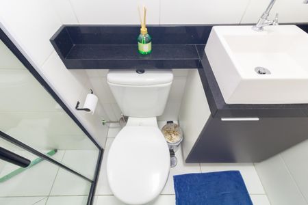 Banheiro  de apartamento à venda com 2 quartos, 33m² em Itaquera, São Paulo