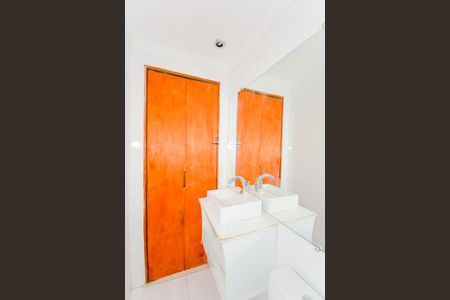 Banheiro de casa de condomínio à venda com 2 quartos, 50m² em Jardim do Papai, Guarulhos
