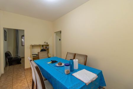 Casa à venda com 360m², 3 quartos e 3 vagas Casa à venda com 360m², 3 quartos e 3 vagasSala de Jantar