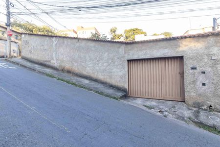 Fachada de casa à venda com 3 quartos, 360m² em Jaqueline, Belo Horizonte