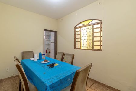 Casa à venda com 360m², 3 quartos e 3 vagas Casa à venda com 360m², 3 quartos e 3 vagasSala de Jantar