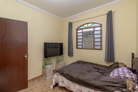 Casa à venda com 360m², 3 quartos e 3 vagas Casa à venda com 360m², 3 quartos e 3 vagasQuarto 2