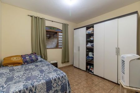 Casa à venda com 360m², 3 quartos e 3 vagas Casa à venda com 360m², 3 quartos e 3 vagasQuarto 1