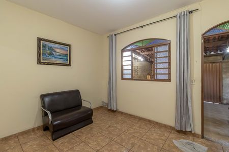 Casa à venda com 360m², 3 quartos e 3 vagas Casa à venda com 360m², 3 quartos e 3 vagasSala