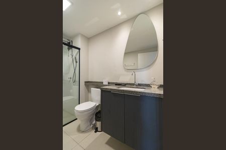 Banheiro de kitnet/studio para alugar com 1 quarto, 27m² em Moema, São Paulo