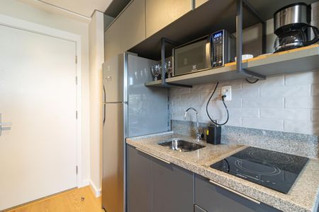 Cozinha de kitnet/studio para alugar com 1 quarto, 27m² em Moema, São Paulo