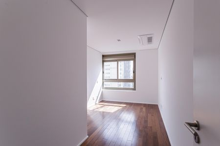 Suíte 3 de apartamento à venda com 4 quartos, 358m² em Vila Nova Conceição, São Paulo