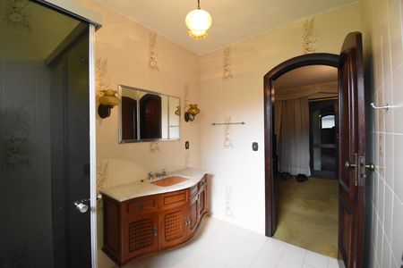 Casa à venda com 418m², 5 quartos e 4 vagasBanheiro da Suíte 3