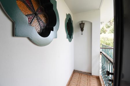 Casa à venda com 418m², 5 quartos e 4 vagasSacada sala 2