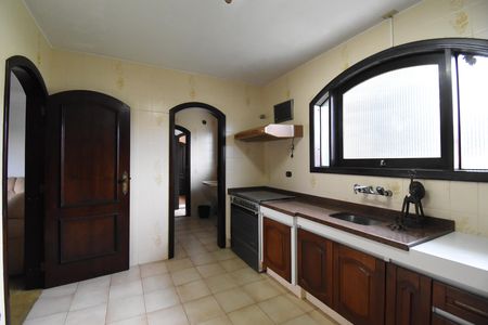 Casa à venda com 418m², 5 quartos e 4 vagasCozinha 2