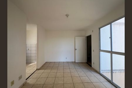 Sala de apartamento à venda com 2 quartos, 45m² em Vale das Amendoeiras, Contagem