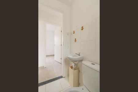 Banheiro de apartamento para alugar com 2 quartos, 40m² em Trindade, São Gonçalo