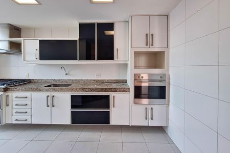 Apartamento para alugar com 260m², 3 quartos e 3 vagas Apartamento para alugar com 260m², 3 quartos e 3 vagasCozinha