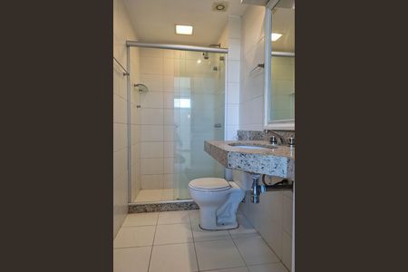 Apartamento para alugar com 260m², 3 quartos e 3 vagas Apartamento para alugar com 260m², 3 quartos e 3 vagasBanheiro da Suíte 2